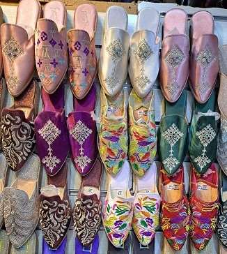 بلغة مغربية مصنوعة يدوياً